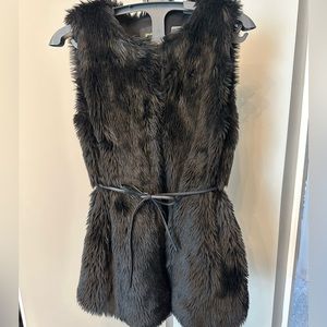 Stradivarius black faux fur vest